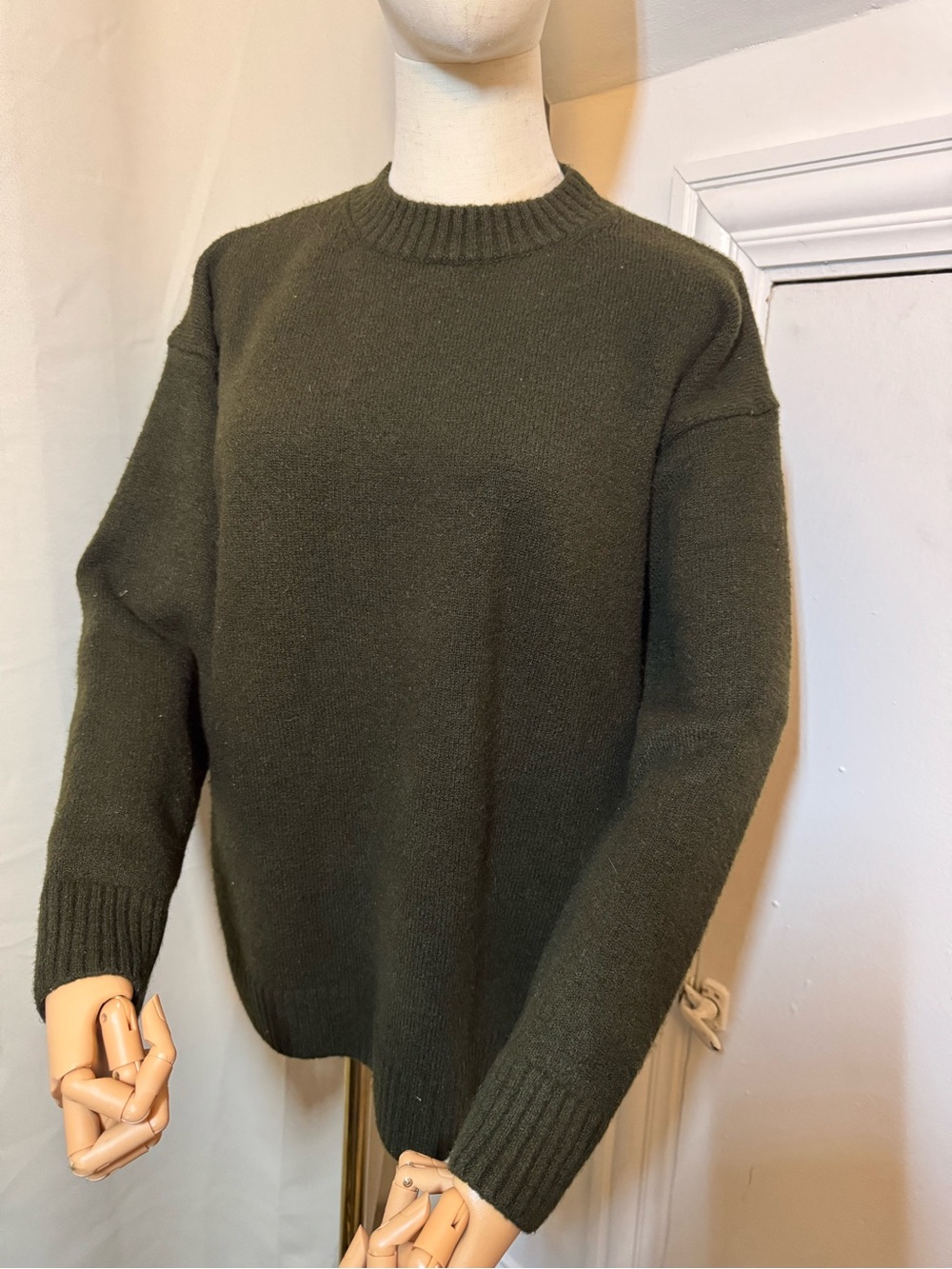 Women's Olive Crewneck Sweater - Unbranded